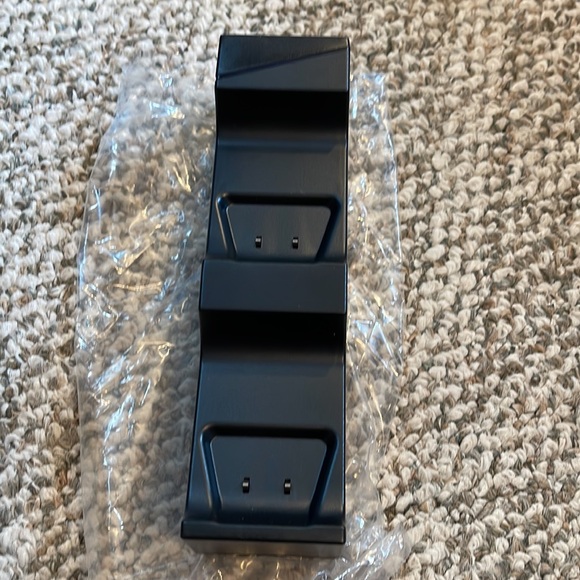 X-One Wireless Controller Dual Charging Statio - Picture 5 of 9